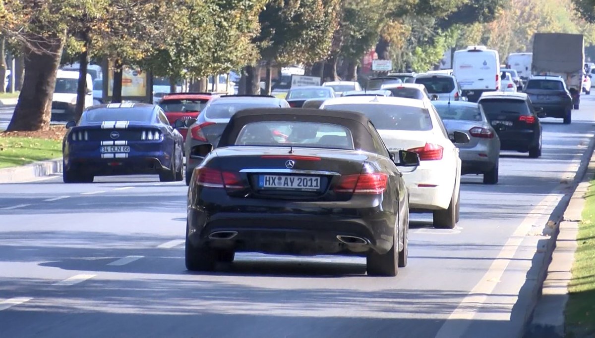 İstanbul caddelerinde yabancı plakalı lüks araçlar