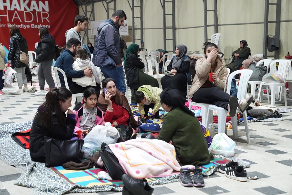 İstanbul'da kimi vatandaşlar geceyi dışarıda geçirdi 82