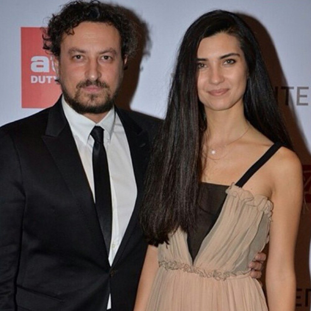 Туба буйукустун актрисы турции. Онур сайлак. Онур сайлак 2021. Онур сайлак турецкий актёр. Туба буйукустун фото 2022.