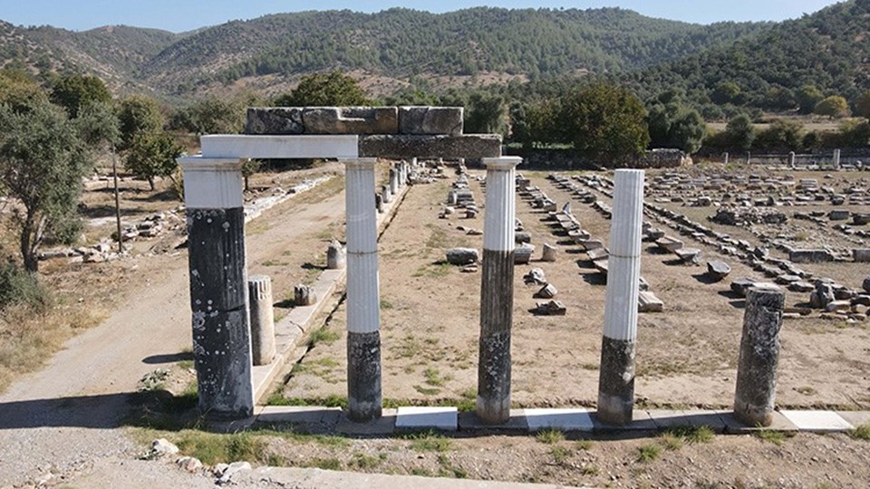 Euromos Antik Kenti'nin tiyatrosu ayağa kaldırılıyor - 2