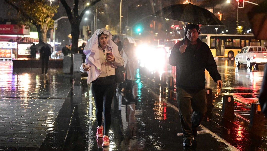 "Sarı kod" İstanbul'u vurdu: Sağanak hayatı felç etti