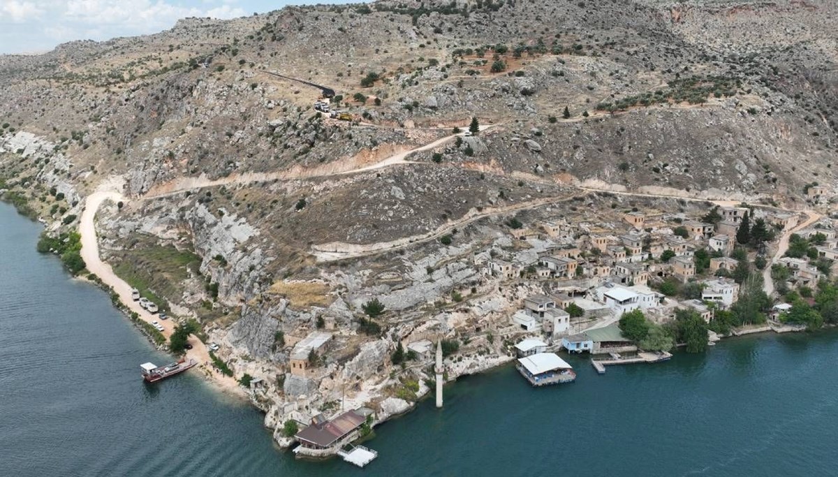 'Batık' mahalle 25 yıl sonra yola kavuştu