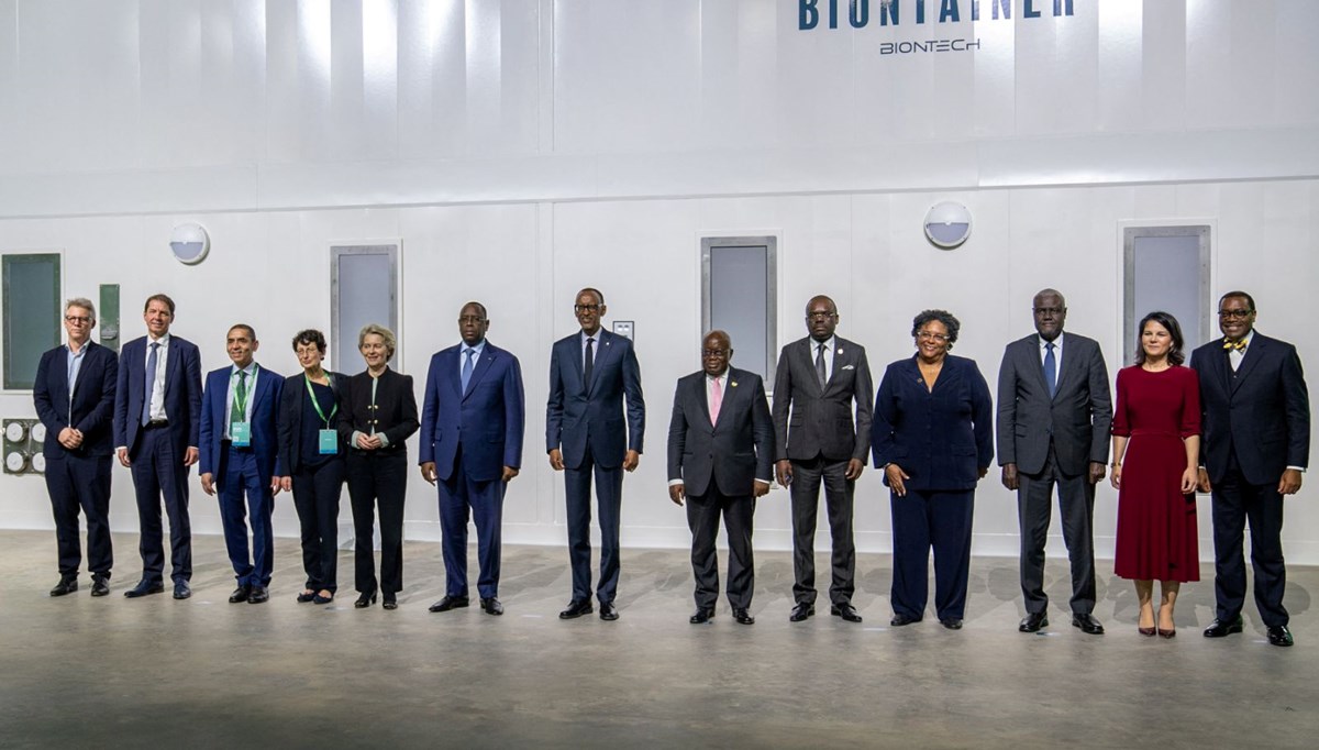 BioNTech Afrika'daki ilk aşı fabrikasını açtı BioNTech Afrika'daki ilk aşı fabrikasını açtı
