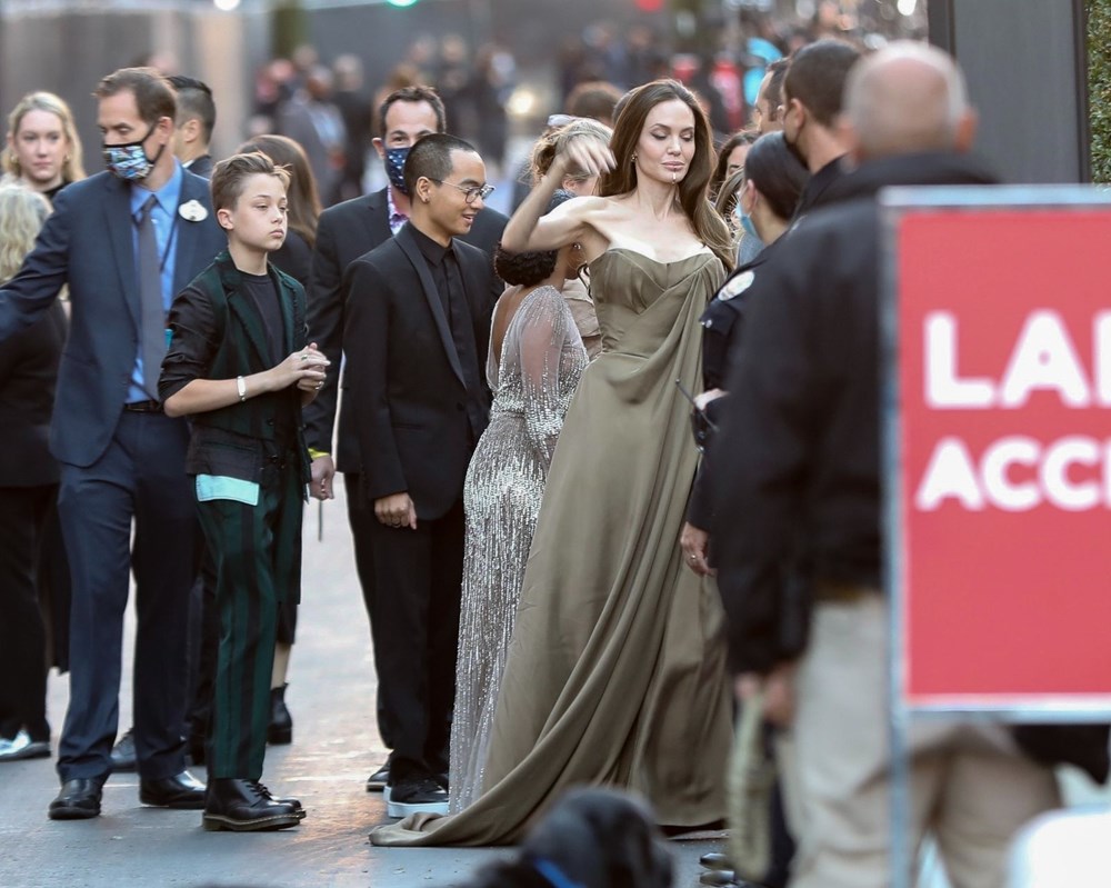 Angelina Jolie, Eternals galasına çocuklarıyla katıldı - 15