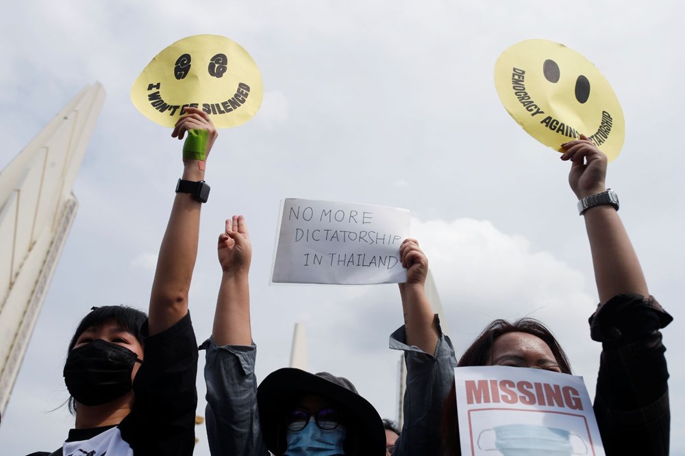 Tayland'da öğrenciler bir aydır sokakta: Açlık Oyunları işareti - 6