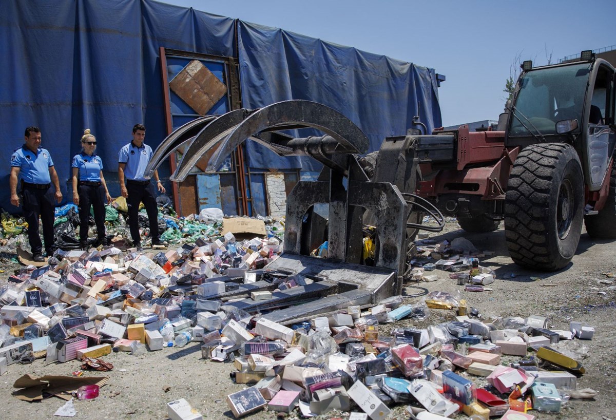 Antalya'da 5 bin 807 adet ele geçirildi! Hepsi sahte