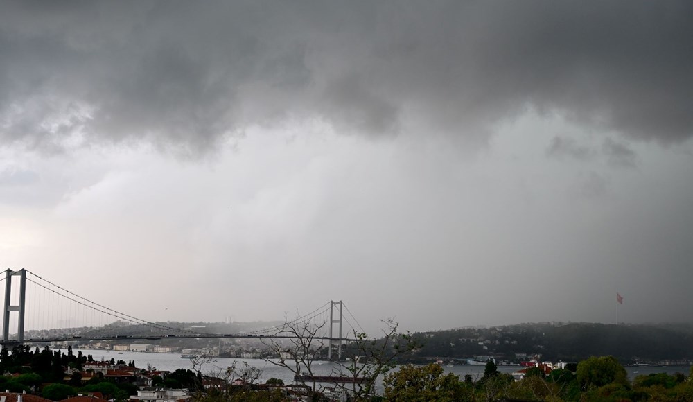 İstanbul'da sağanak yolları göle çevirdi (Araçlar suya gömüldü) - 15