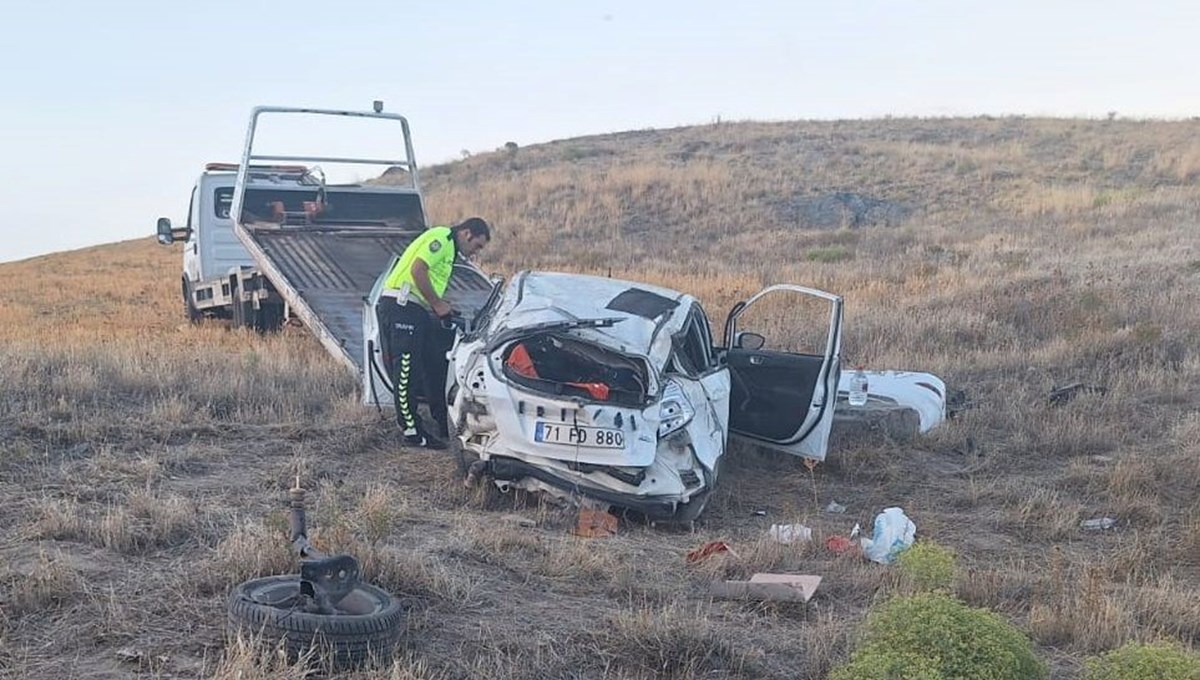 Kırşehir'de feci kaza: 1 ölü, 1 yaralı Kırşehir'de feci kaza: 1 ölü, 1 yaralı
