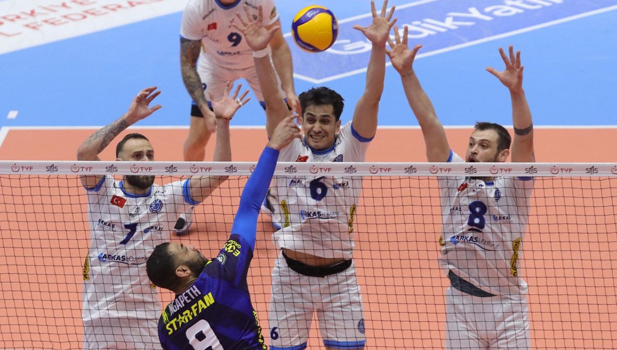 Arkas Spor, Fenerbahçe'yi 3-2 mağlup etti ve play-off'a adını yazdırdı Arkas Spor, Fenerbahçe'yi 3-2 mağlup etti ve play-off'a adını yazdırdı