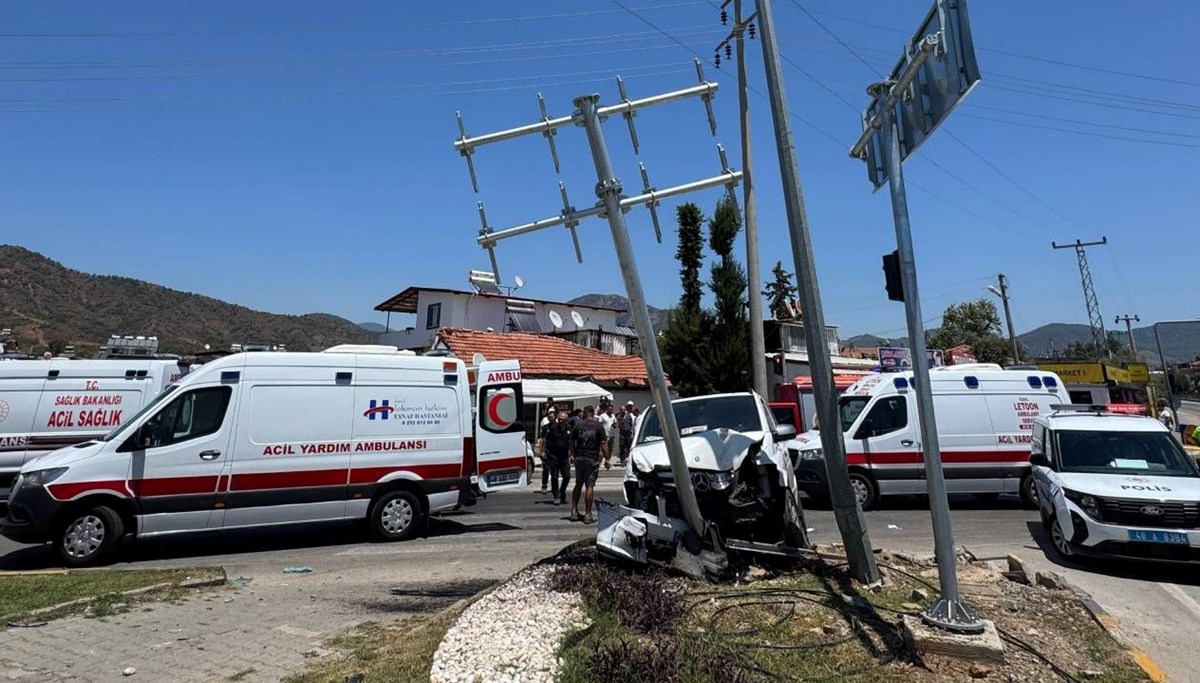 Muğla'da iki araç çarpıştı