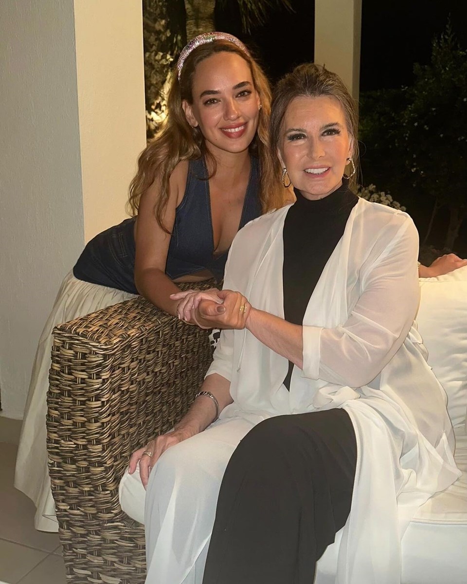 Ünlü oyunculardan Filiz Akın'a ziyaret: Ne güzel şey sevilmek - 2