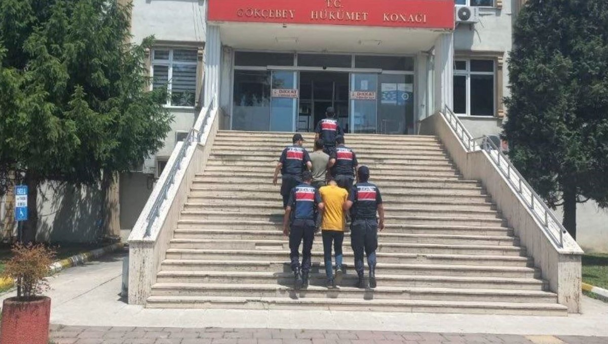 Küfürlü konuştukları için uyardı, başına gelmeyen kalmadı! Küfürlü konuştukları için uyardı, başına gelmeyen kalmadı!