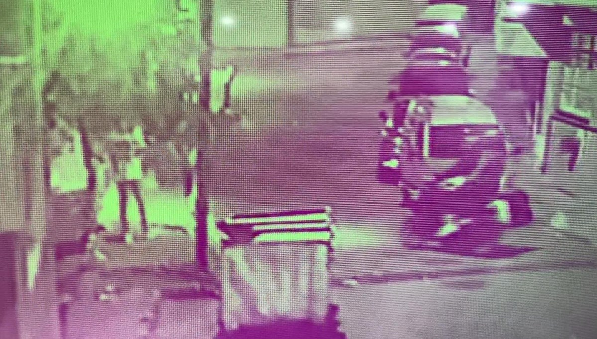 Bağcılar’da motosikletli saldırganlar ateş açtı: 1’i ağır 3 yaralı Bağcılar’da motosikletli saldırganlar ateş açtı: 1’i ağır 3 yaralı