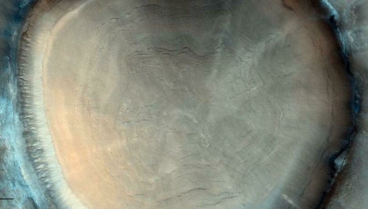 Mars'ta su var mı? Avrupa Uzay Ajansı'ndan çarpıcı krater fotoğrafı Mars'ta su var mı? Avrupa Uzay Ajansı'ndan çarpıcı krater fotoğrafı