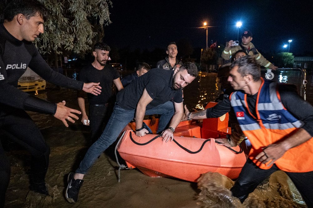 İstanbul'u sağanak vurdu: Ev ve iş yerlerini su bastı, sele kapılan 2 kişi hayatını kaybetti - 8