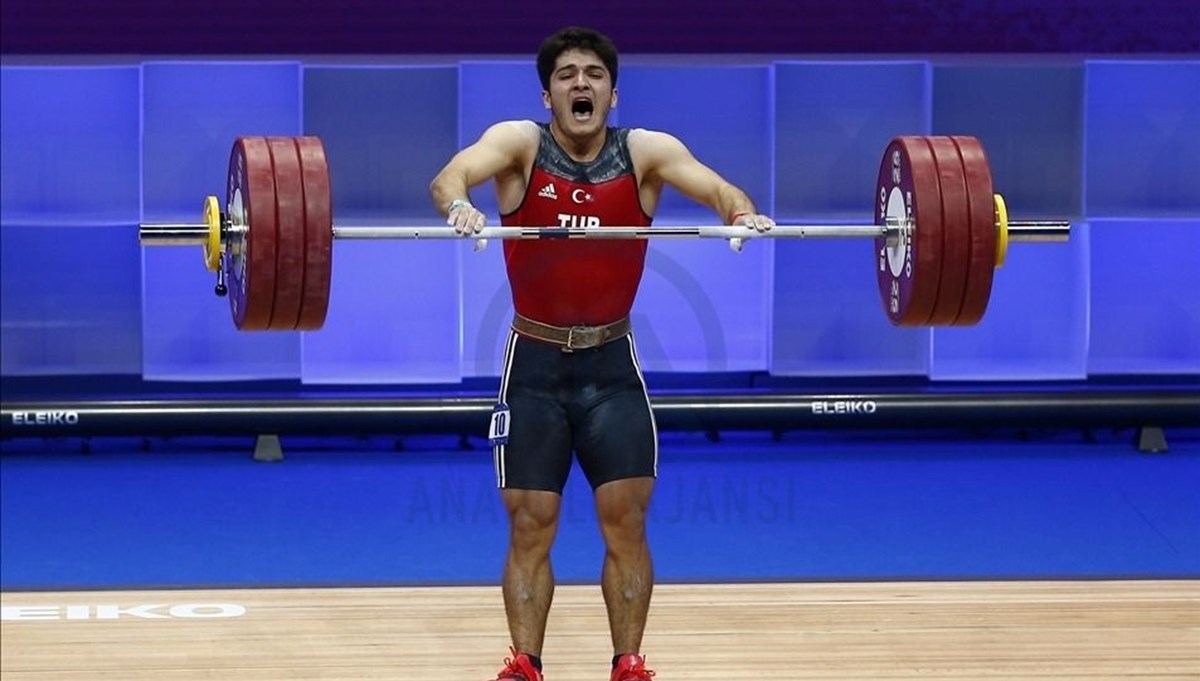 Milli halterci Muhammed Furkan Özbek, Paris 2024 kotası aldı Milli halterci Muhammed Furkan Özbek, Paris 2024 kotası aldı