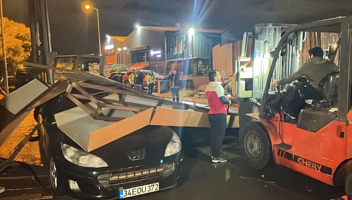 İstanbul'da sağanak hayatı olumsuz etkiledi İstanbul'da sağanak hayatı olumsuz etkiledi