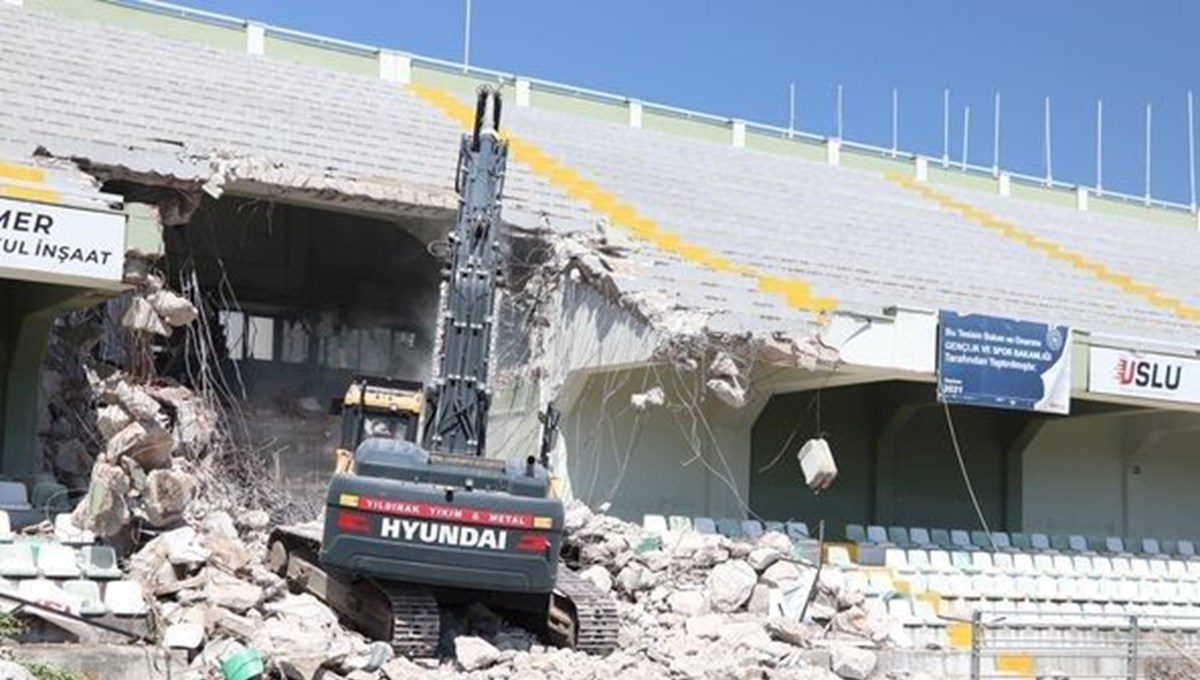 Muğla Atatürk Stadyumu'nda yenileme çalışmaları başladı Muğla Atatürk Stadyumu'nda yenileme çalışmaları başladı
