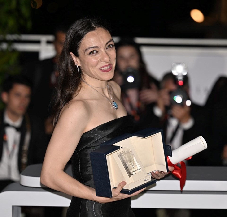 Cannes'dan ödülle dönen Merve Dizdar ayakta alkışlandı - 4