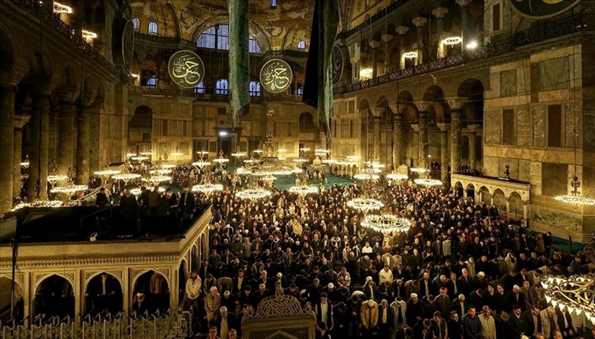 Kadir Gecesi namazı nasıl kılınır, kaç rekat? (Diyanet'e göre Kadir Gecesi namazı kılınışı) Kadir Gecesi namazı nasıl kılınır, kaç rekat? (Diyanet'e göre Kadir Gecesi namazı kılınışı)