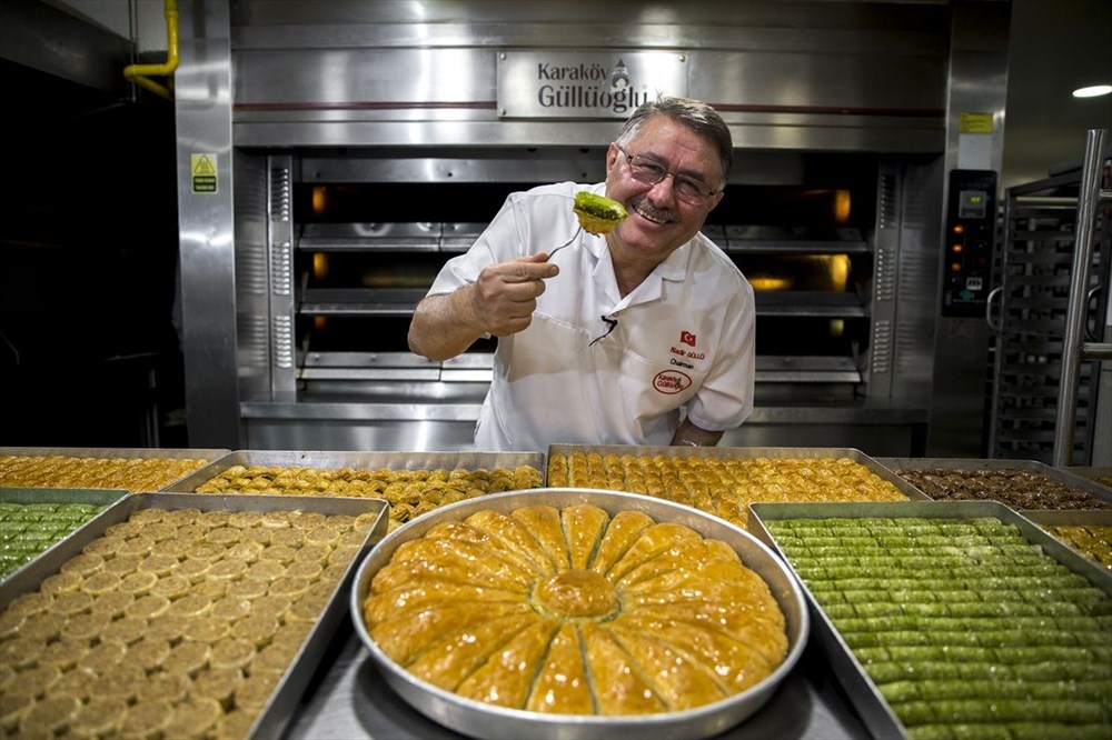 1800 Lerden Gunumuze Degismeyen Lezzet Karakoy Gulluoglu Ntv