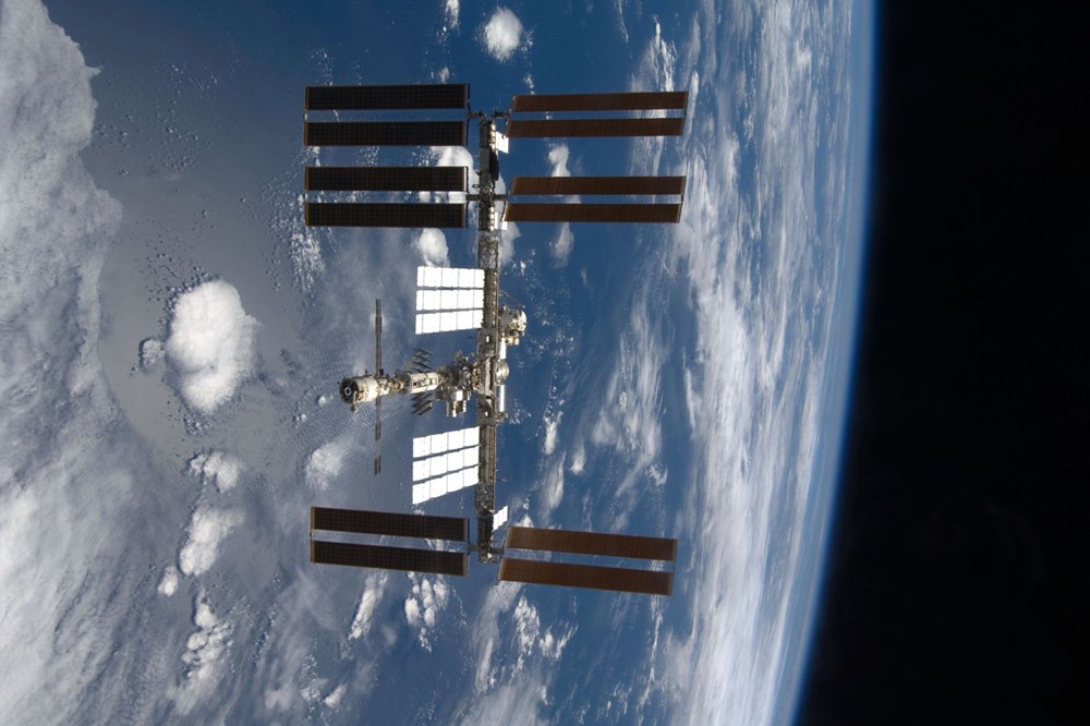 Russian cosmonauts discover new cracks on International Space Station - 7