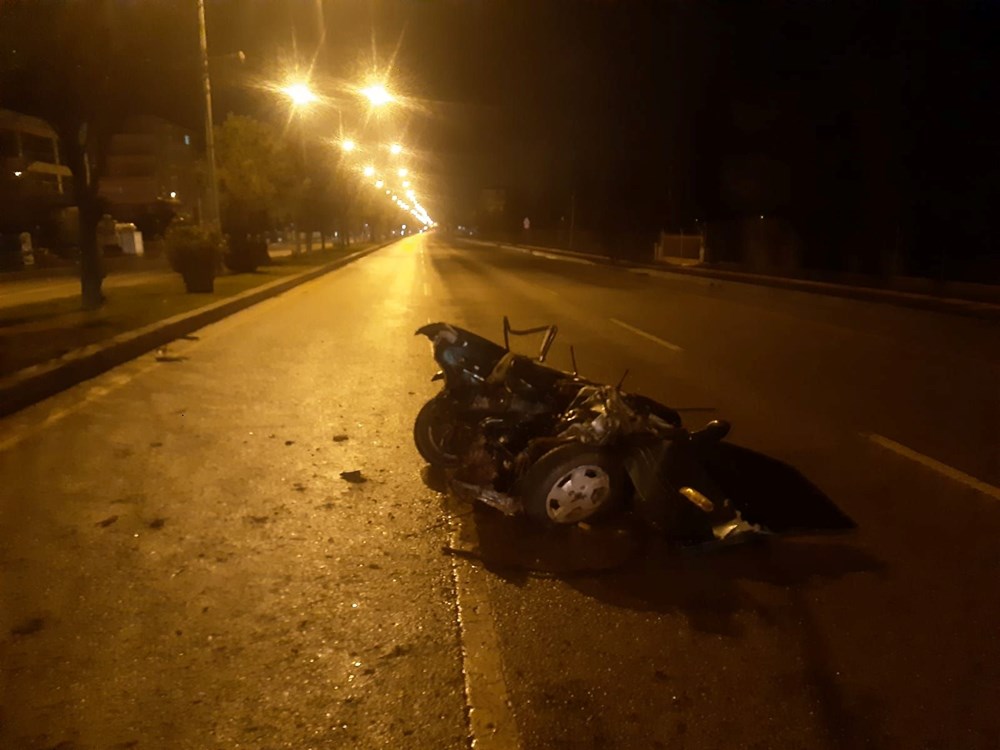 Ankara'da feci kaza: Araç ikiye bölündü - 3