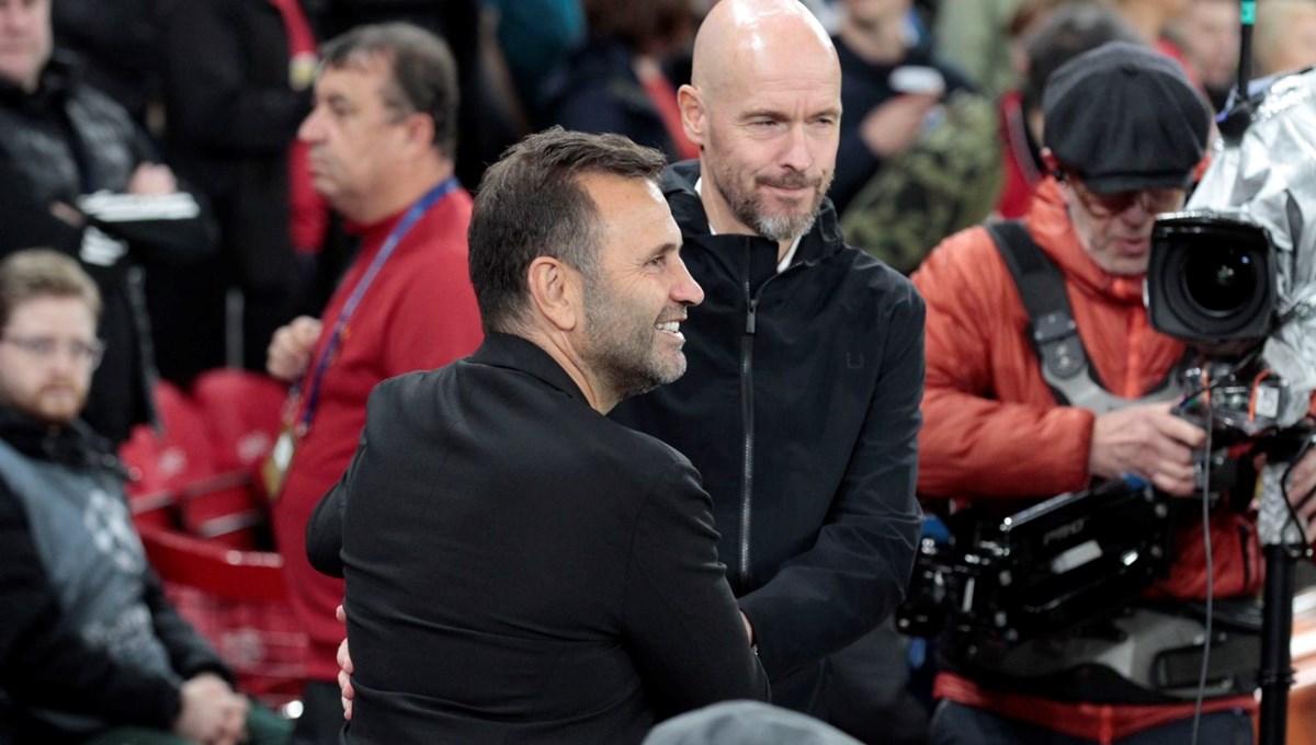 Manchester United'ı iki farklı takımla yenen Okan Buruk tarihe geçti Manchester United'ı iki farklı takımla yenen Okan Buruk tarihe geçti