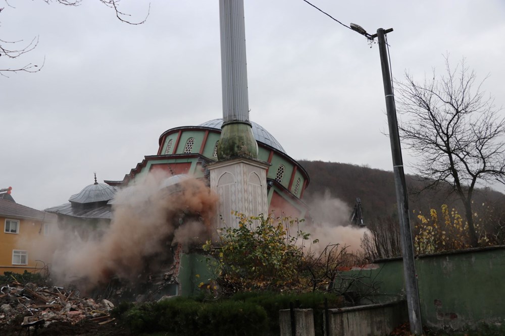Düzce'de depremde hasar gören Sarıdere Köyü Camisi yıkılıyor - 7