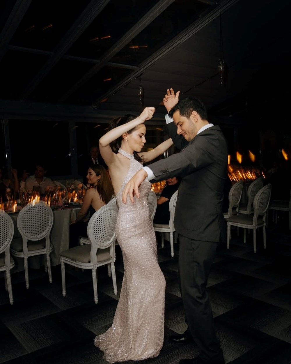 Oyuncu Ezgi Şenler'den nişan pozları: Damat kahvesine limon sıktı 74 arQSUR2pVUyJUzum1N07Gg