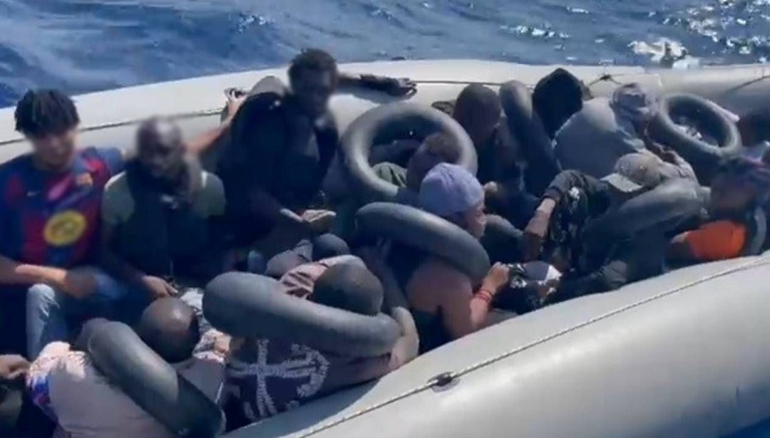 İzmir'de 23 göçmen yakalandı