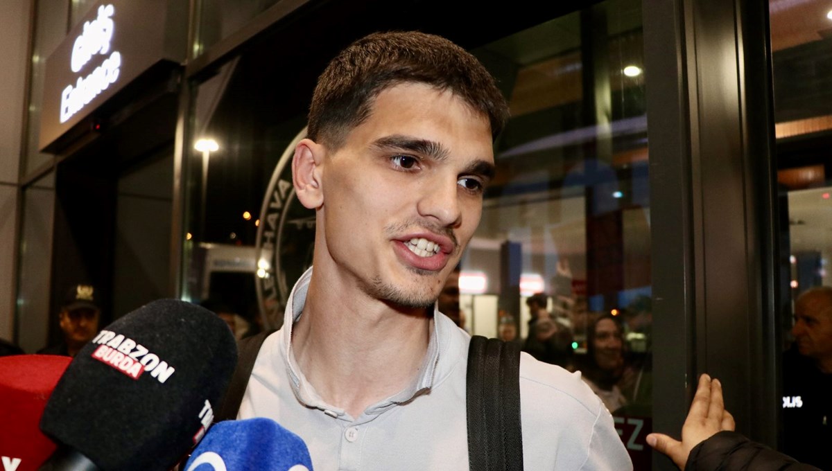 Trabzonspor U19, şehirde coşkuyla karşılandı