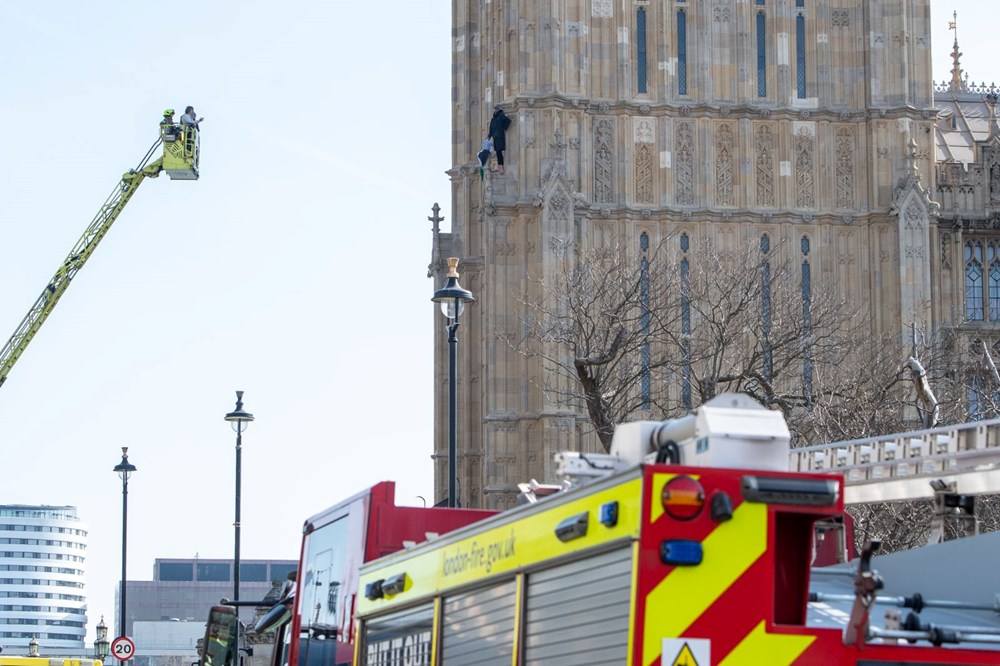 Filistin Bayrağı Gölgeliğinde, Londra'daki Big Ben'de Gerilim Yükseliyor 76 asIJJhBH6k Fad3mscEfNQ