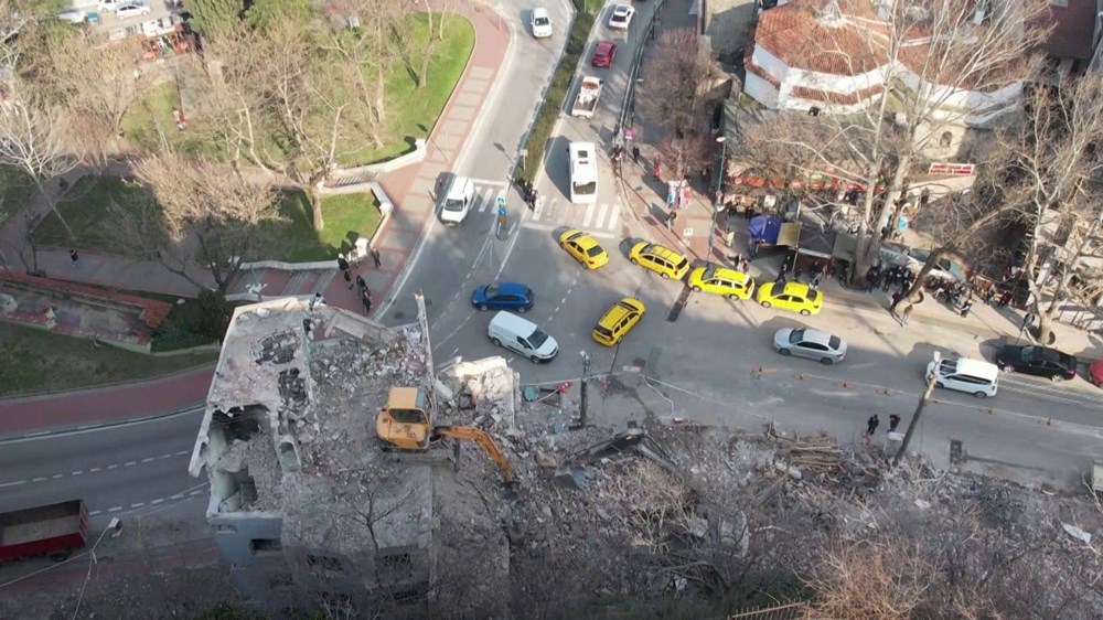 Yıkım Manzarası: İftar Sofrası ve Gözler Gökyüzünde 74 asLunoGFPEy6FDN3zJ4glw