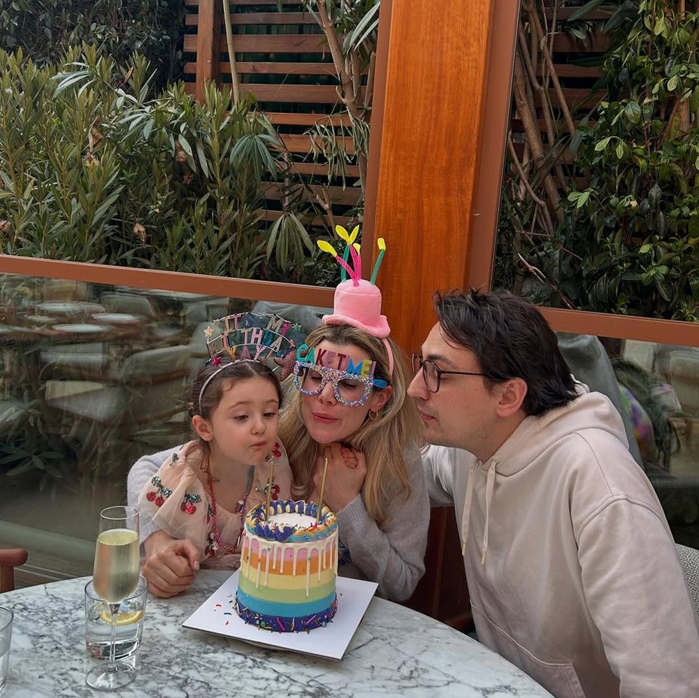 asTI lnL2USMk PKozLavQ