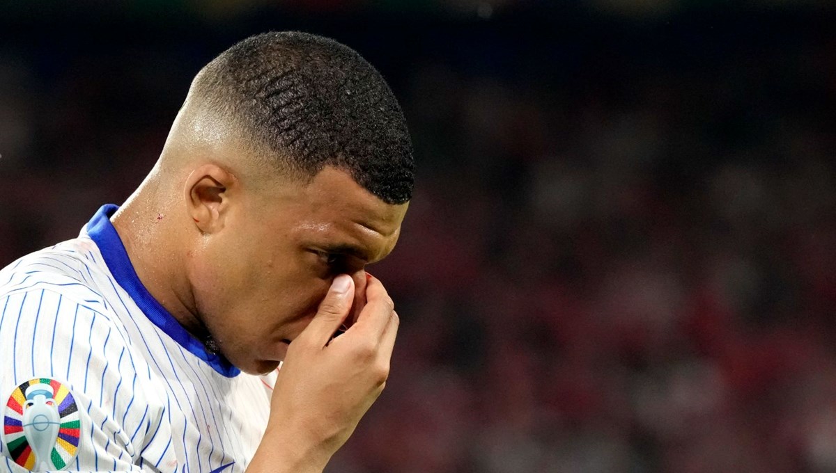 Mbappe için özel maske: Grup maçlarını kaçıracak Mbappe için özel maske: Grup maçlarını kaçıracak