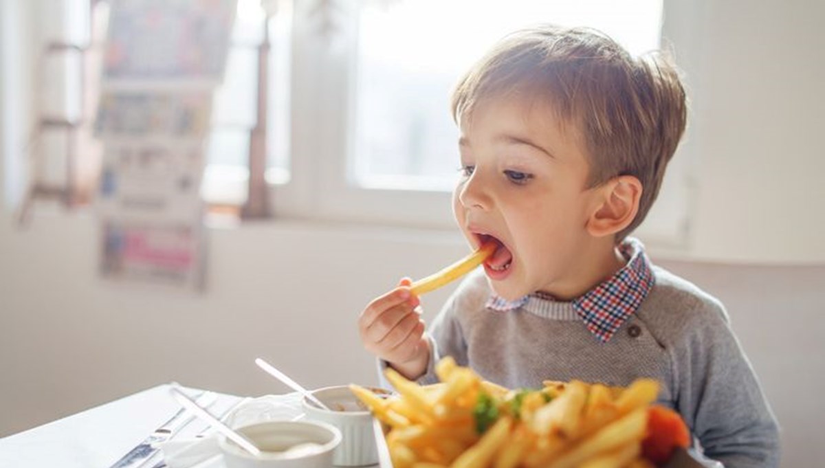 Beslenme raporu çarpıcı gerçeği ortaya çıkardı! Çocuklar kısa, hasta ve obez Beslenme raporu çarpıcı gerçeği ortaya çıkardı! Çocuklar kısa, hasta ve obez