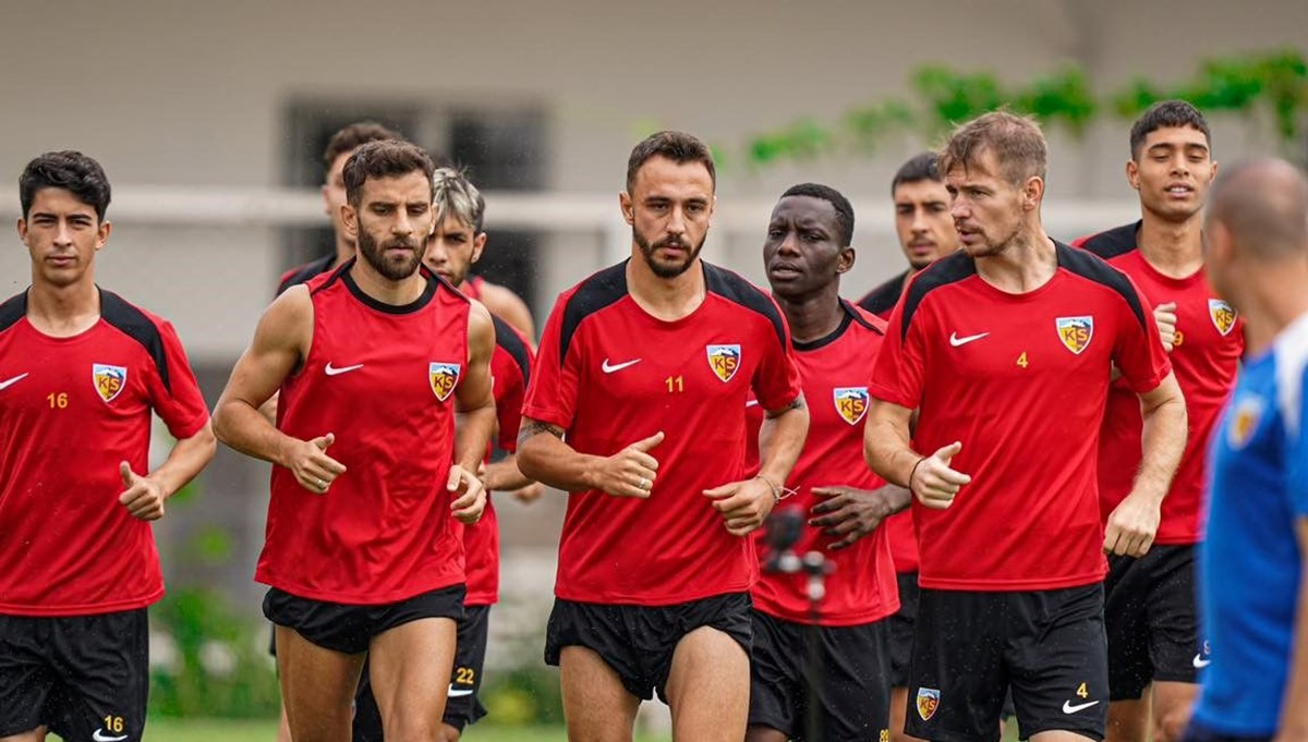 Kayserispor 9 günde 3 lig maçına çıkacak