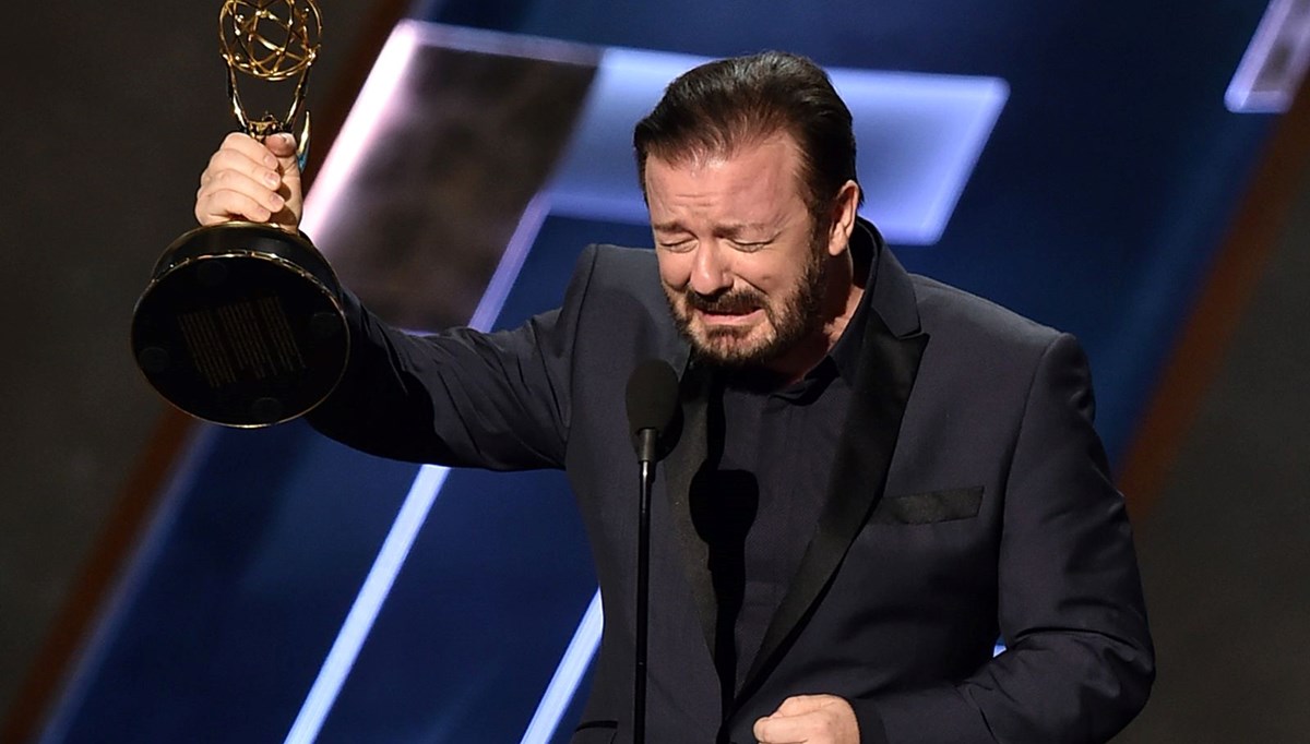 Ünlü komedyen Ricky Gervais saldırı korkusuyla korumalarını artırdı