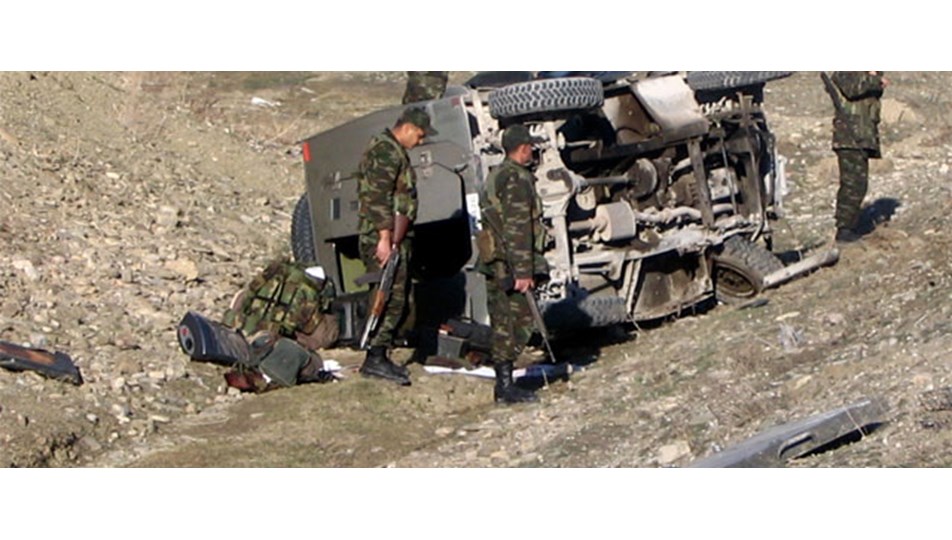 Ardahan'da askeri araç devrildi: 8 yaralı