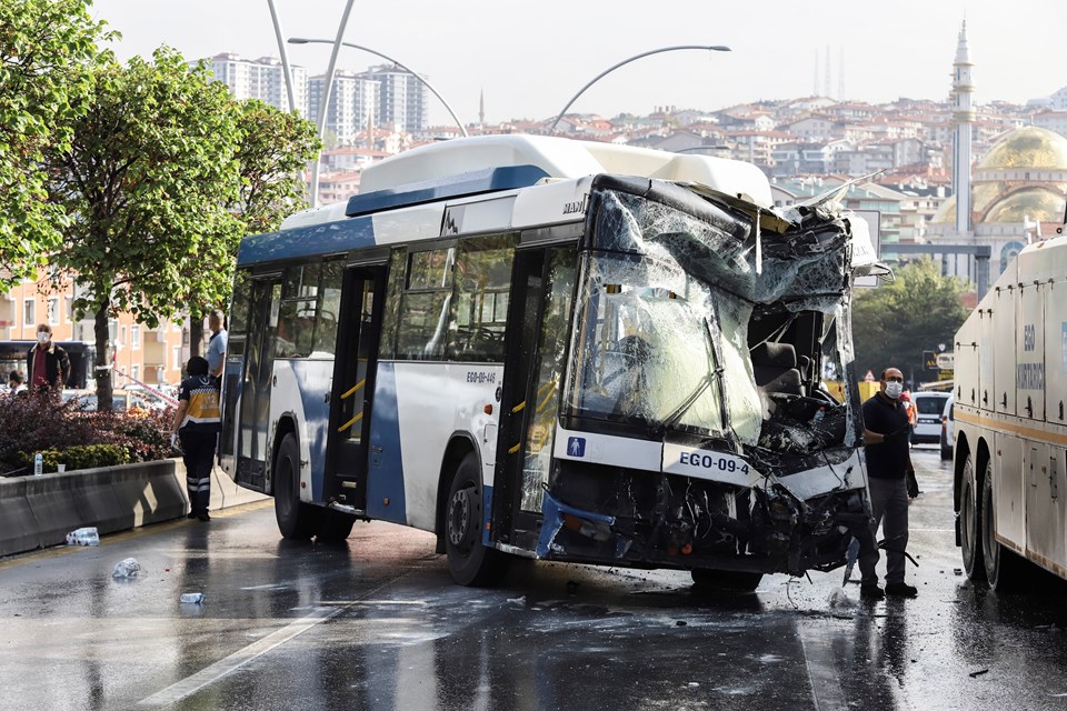 Ankara'da belediye otobüsü üst geçit asansörüne çarptı: 12 yaralı - 2