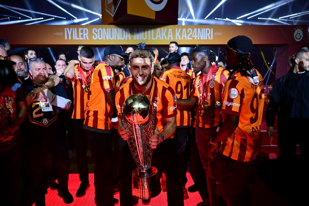 Şampiyon Galatasaray kupasını kaldırdı - 8