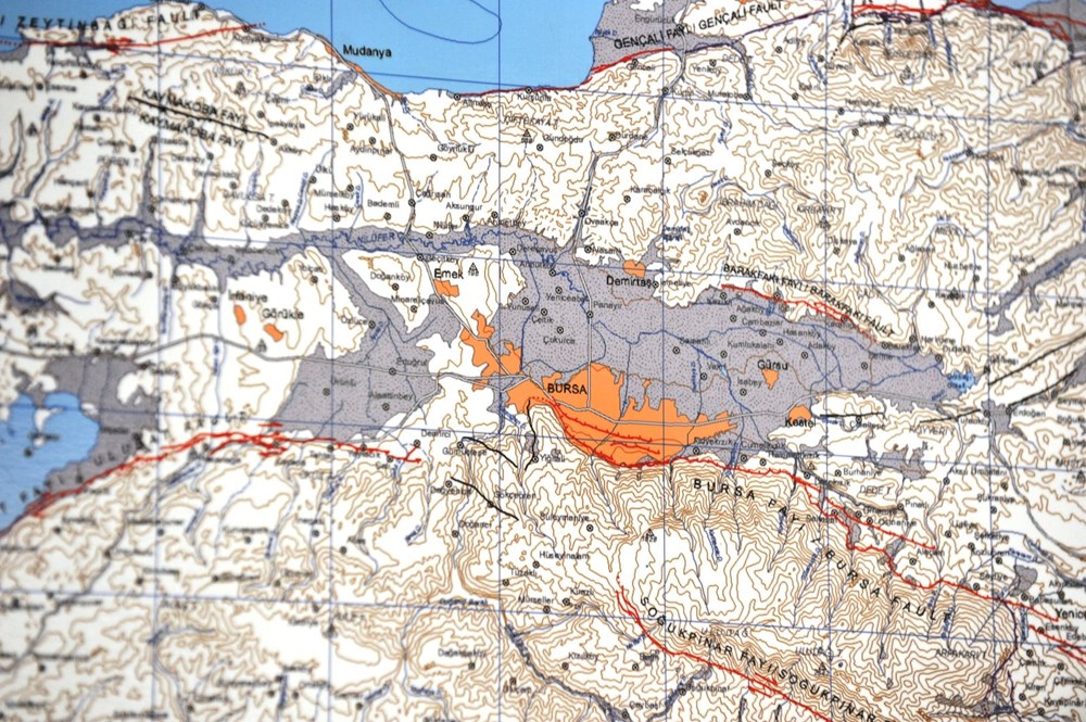 İzmir'i vuran deprem sonrası uzmanlar o bölgeyi işaret etti: Katil fay, Marmara'yı etkileyecek - 4