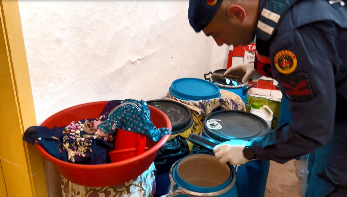 Tekirdağ'da 7 bin 104 litre sahte ve kaçak alkol ele geçirildi Tekirdağ'da 7 bin 104 litre sahte ve kaçak alkol ele geçirildi
