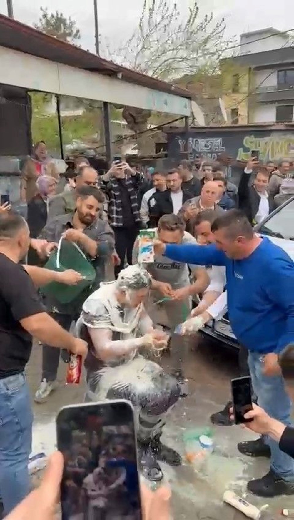 Sandalyeye Bağlı Gelin Damat Kabusu: Ketçaplı, Mayonezli, Yumurtalı Azap! 74 ax6DUlx Qk Q28rwFZDW Q