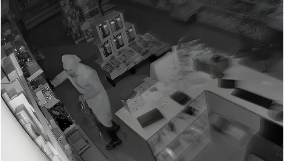 Diyarbakır'da kadın kıyafetiyle hırsızlık yapan erkek şüpheli yakalandı