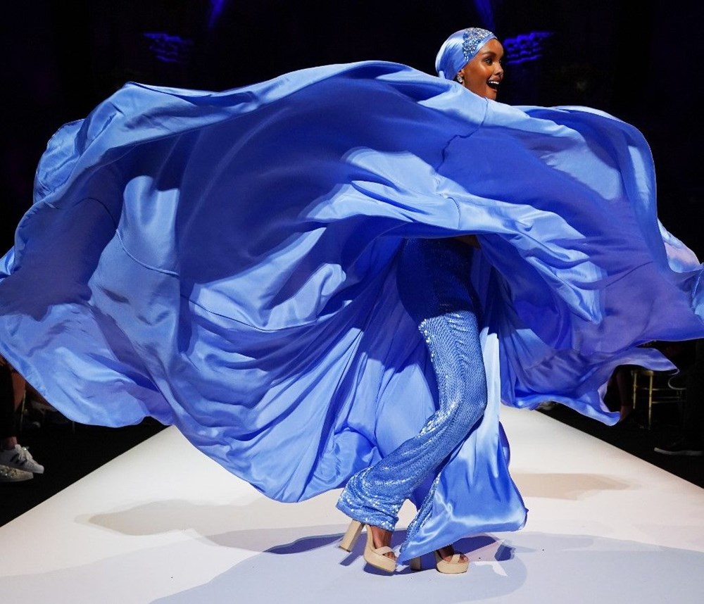 İlk tesettürlü model Halima Aden podyumu bıraktı: Moda asla bana göre değildi - 3