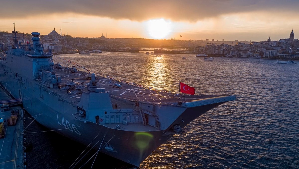 TCG Anadolu, İstanbul ve İzmir'deki limanlarda 400 bin vatandaşla buluştu TCG Anadolu, İstanbul ve İzmir'deki limanlarda 400 bin vatandaşla buluştu
