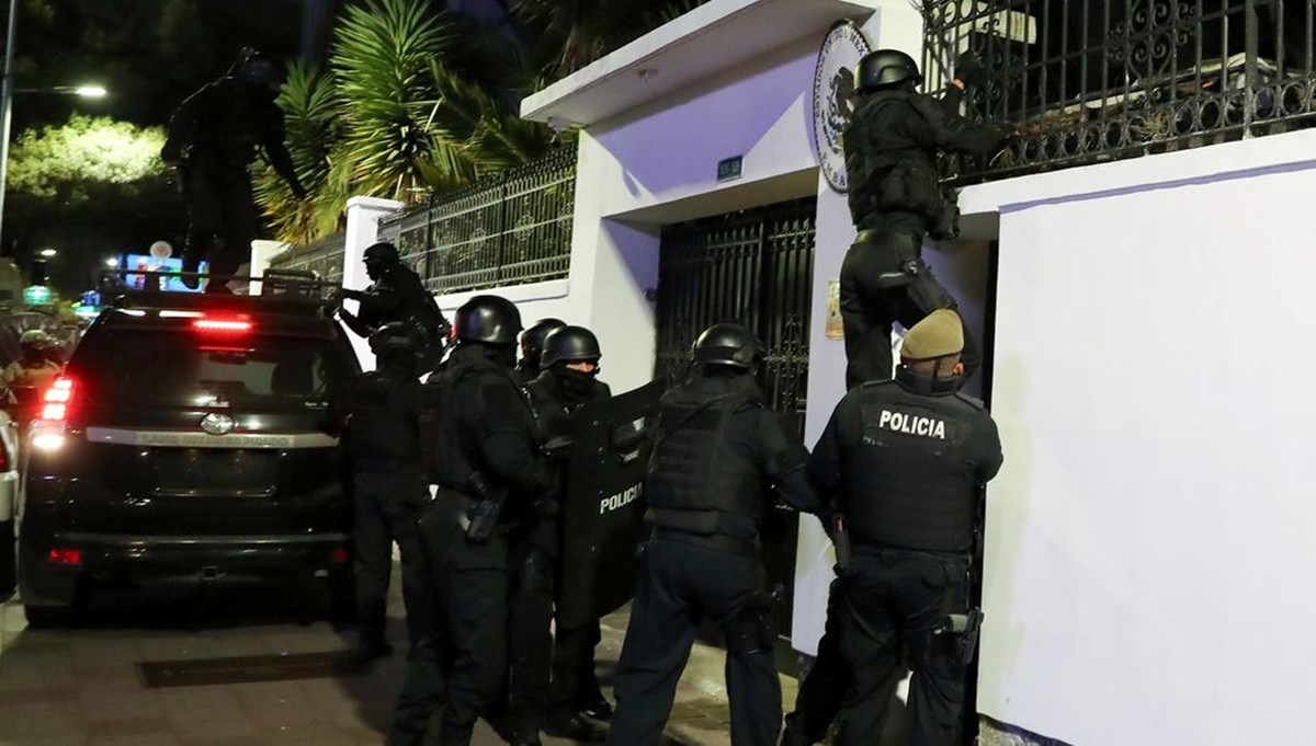 Ekvador ile Meksika arasında kriz: Büyükelçiliği polis bastı!