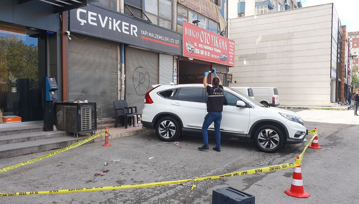 Kayseri'de hamile kadın üçüncü kattan aracın üzerine düştü Kayseri'de hamile kadın üçüncü kattan aracın üzerine düştü